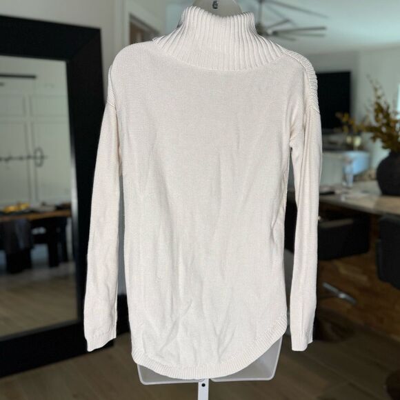 Banana Republic Cable-Knit Turtleneck Sweater. Size Small - Picture 8 of 10